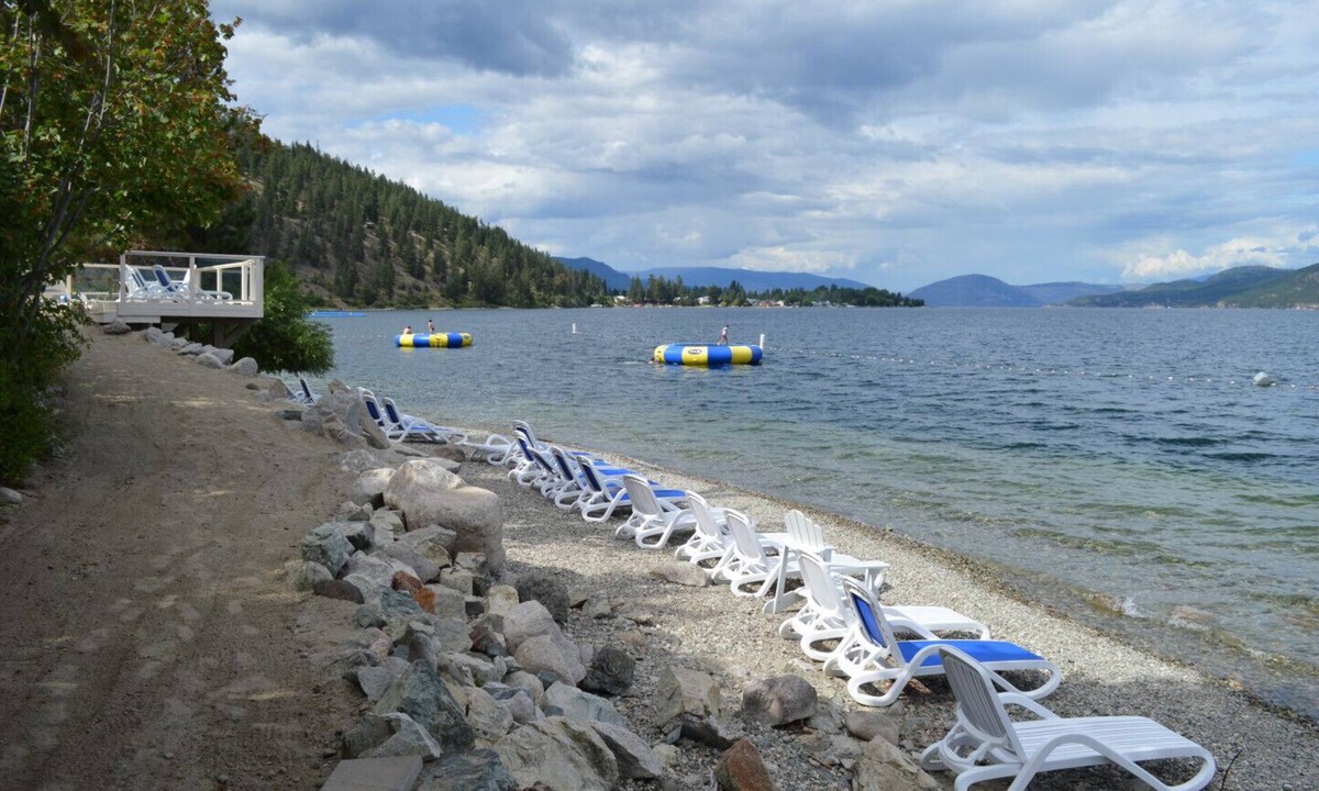 Central Okanagan Cottage | Family Oriented Comfy cottage with lake view at LaCasa Resort