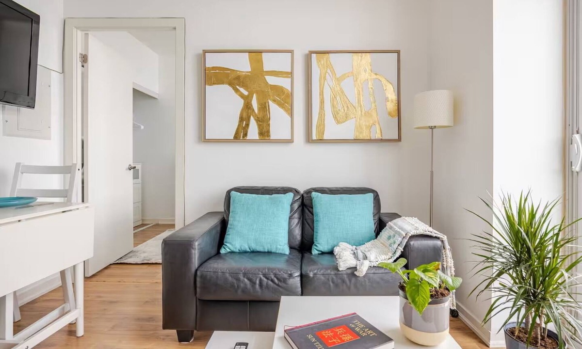 Downtown Toronto Condo | Fantastic Sunset Views in Newly Renovated Beautiful Downtown Toronto