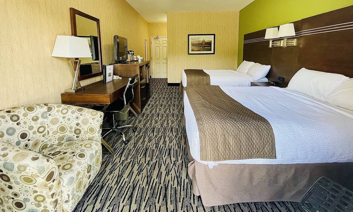 Fernie House | Fernie Stanford Hotel & Resort - Deluxe Hotel Rooms
