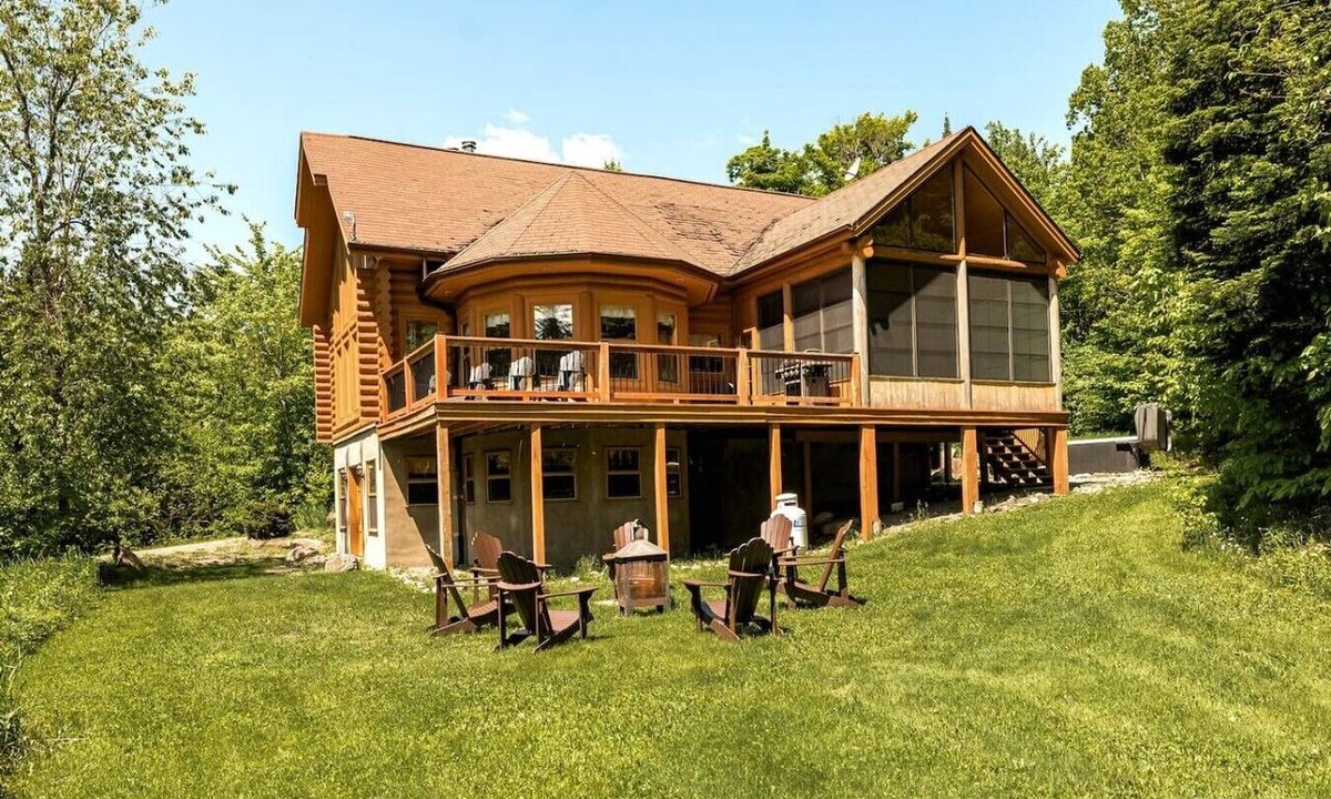 Fiddler Lake Resort House | Fiddler Lake Resort - Deer 9
