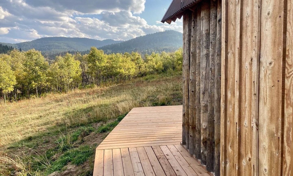 Beaver Mines Cabin | Finnish Off-Grid Cabin in the Foothills