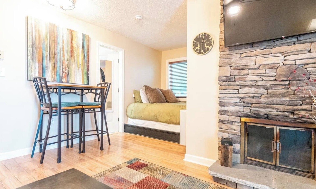 Banner Elk Condo | First Floor | Studio | Resort Access | Portable AC