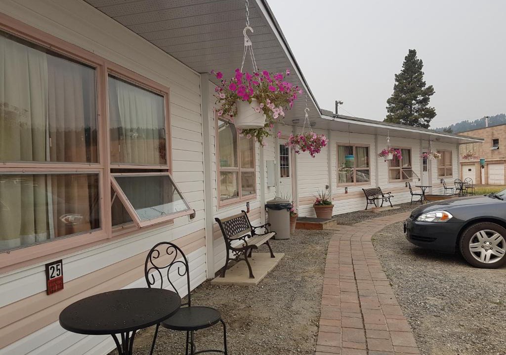 Cranbrook Hotel | Flamingo Motel
