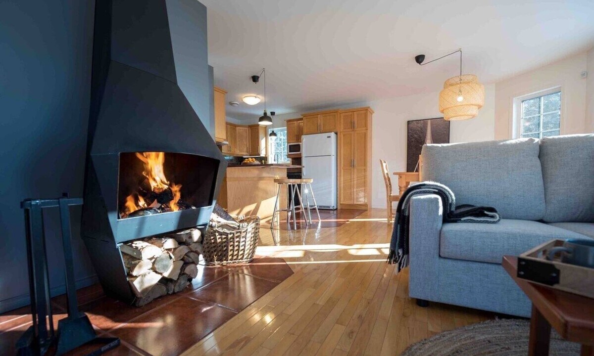Baie-St-Paul Ski Chalet | Fleurs de Lys 100 Spacious, private, Spa, wood fireplace