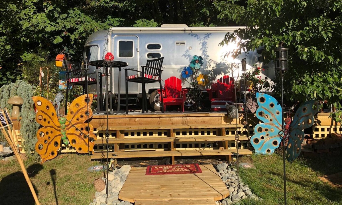 Cordova Bay House | Flying Cloud Airstream at Elk Lake