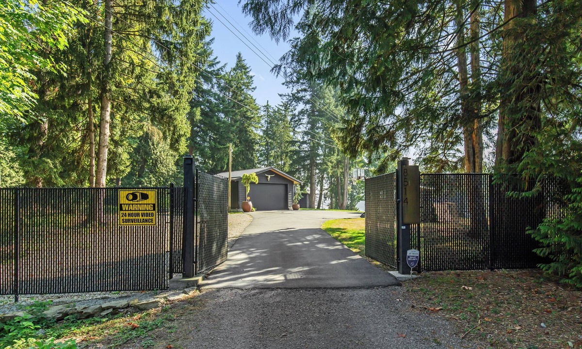 Hatzic House | fraser river retreat.