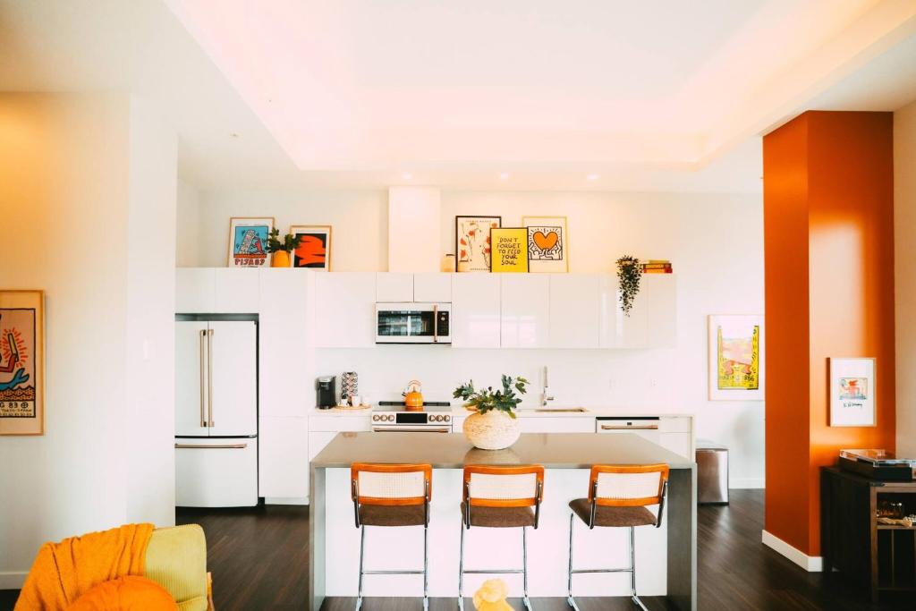 Downtown Halifax Apartment | Free Parking Cozy 2br2ba Penthouse DT Halifax