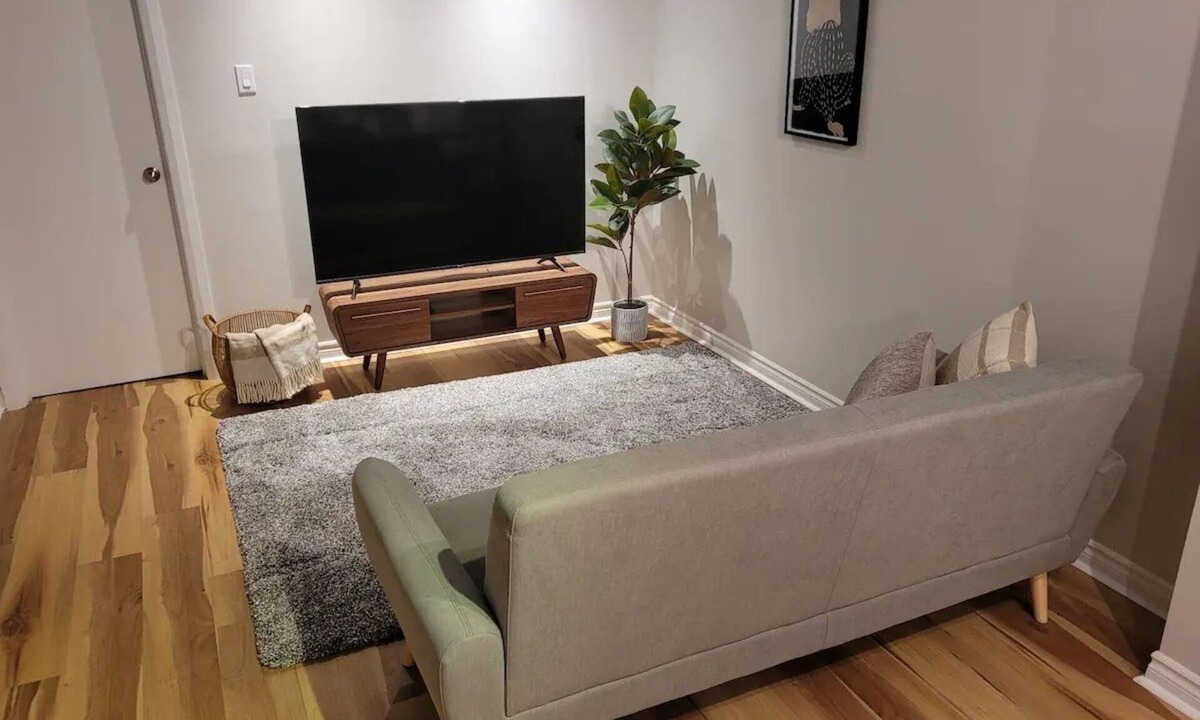 Ahuntsic Apartment | Free Parking-Cozy 3 1/2 - 1BR near metro station