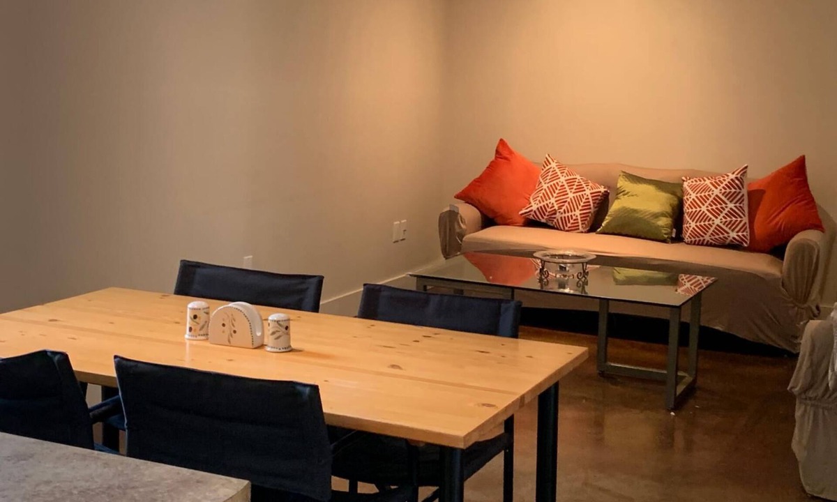 Halifax House | Full Apartment Steps from Chocolate Lake