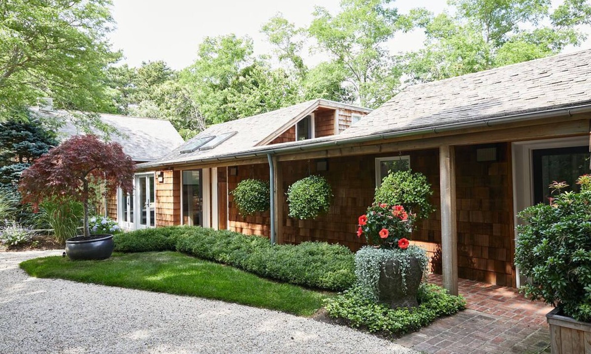 Beach Hampton House | Full-Service Beach House Set in Amagansett Dunes