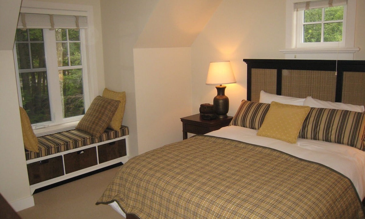 Seguin Cottage | Fully equipped cottage on Lake Joseph at Rocky Crest, Lakeside development.