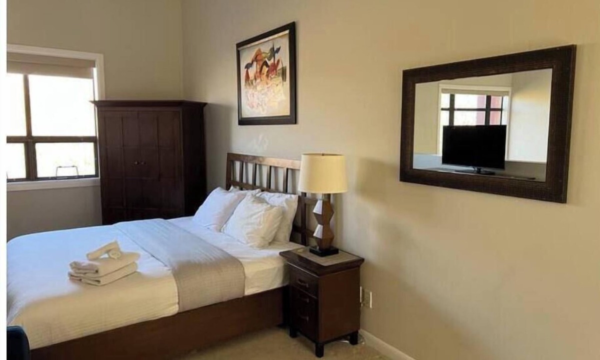 South Pandosy Resort | Furnished 2BR Loft | Kelowna