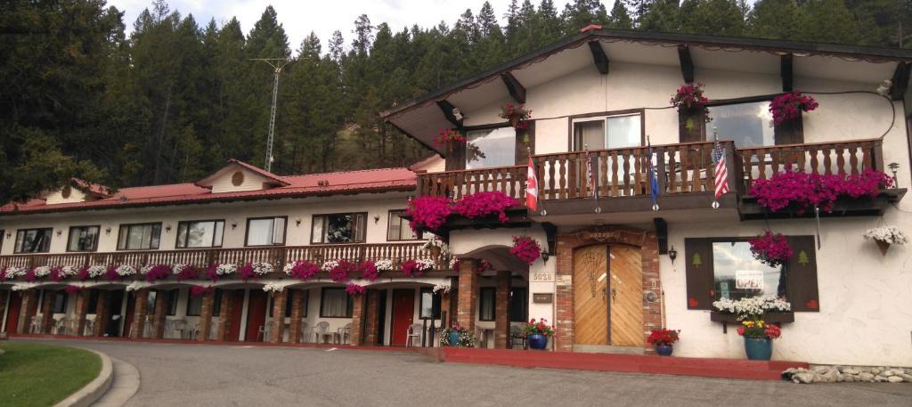 Radium Hot Springs Hotel | Gables Motel