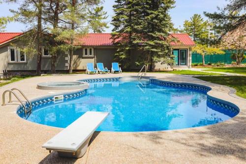 Wasaga Beach House | Garden House at Evergreen Resort in Wasaga Beach