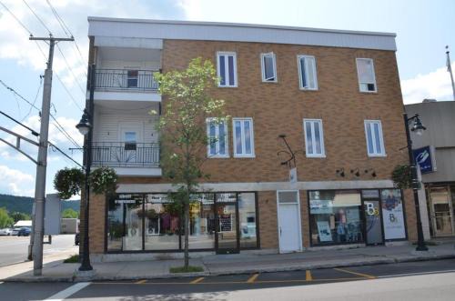 La Tuque Apartment | Gestion clin d’oeil - 505