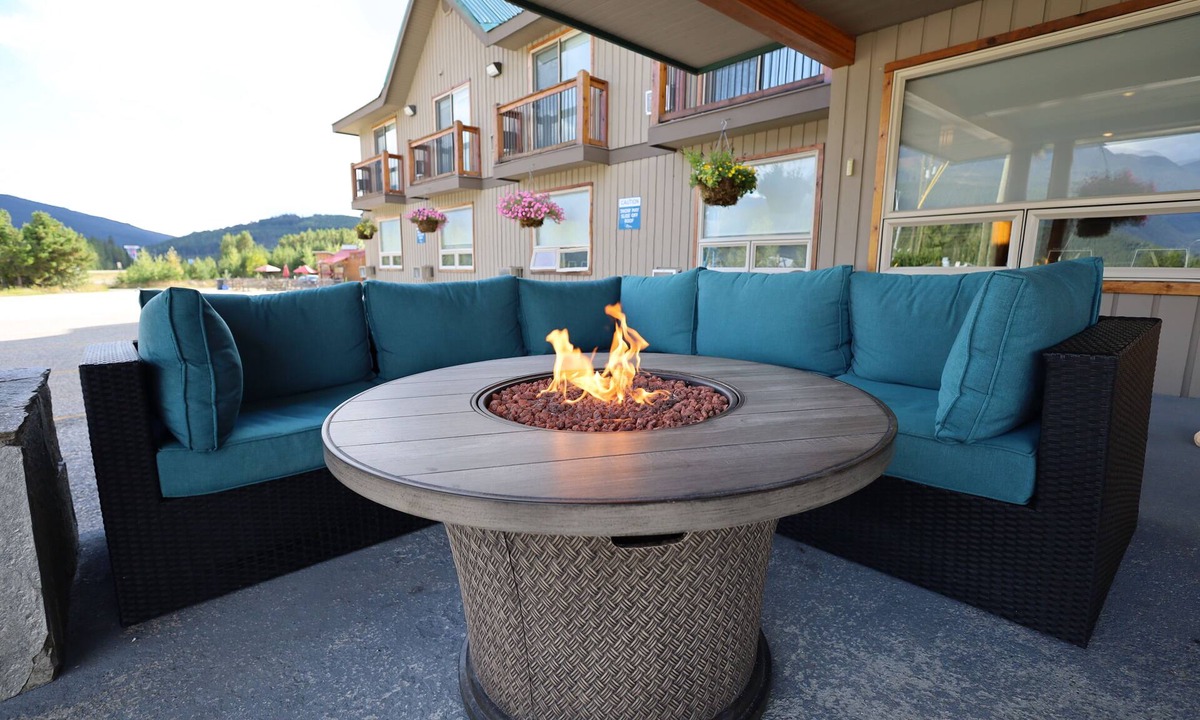 Blue River Hotel | Glacier Mountain Lodge