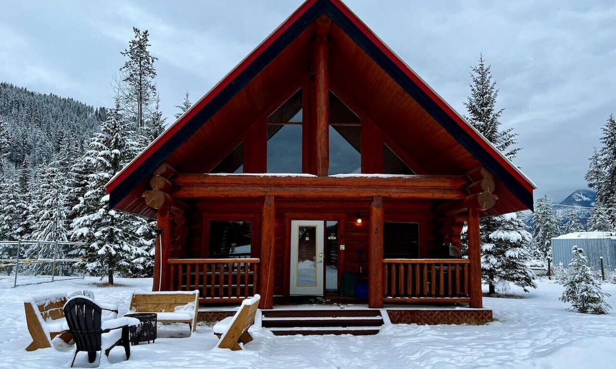 Golden Cabin | Golden Rustic Cabin Getaway|Loft & Mountain Views!