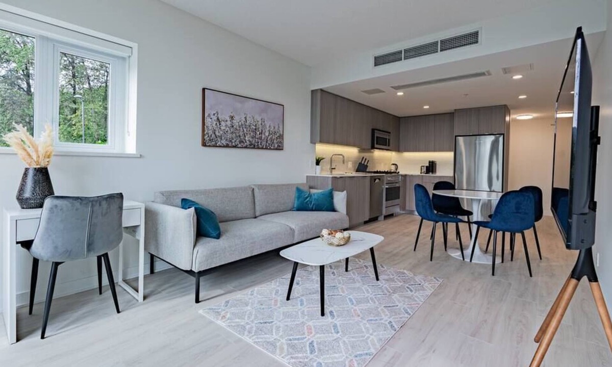 District of North Vancouver Apartment | Gorgeous Unit with Large Patio