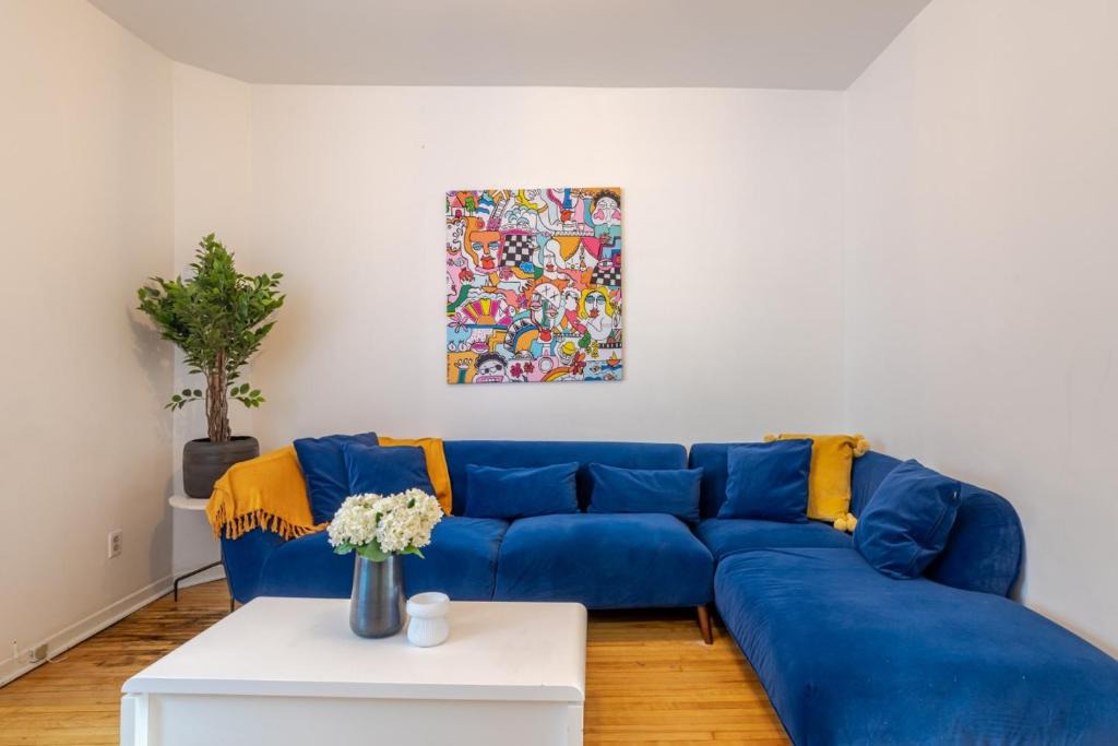 Mile End Apartment | Grand 4BR – Your Spacious Mont-Royal Retreat