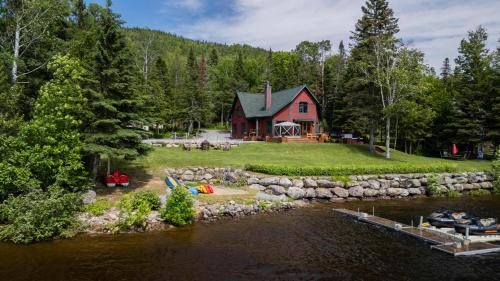 Pohenegamook Ski Chalet | Grand Chene - Private Spa & Lakefront