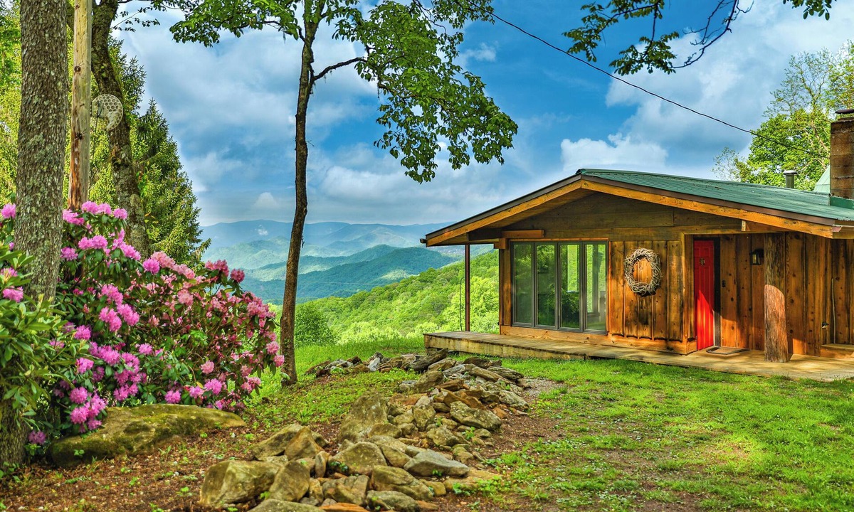 Cullowhee House | GrandView @ Smoky Ridge: Stunning Mtn Views, Large Deck & Windows | Pet Friendly