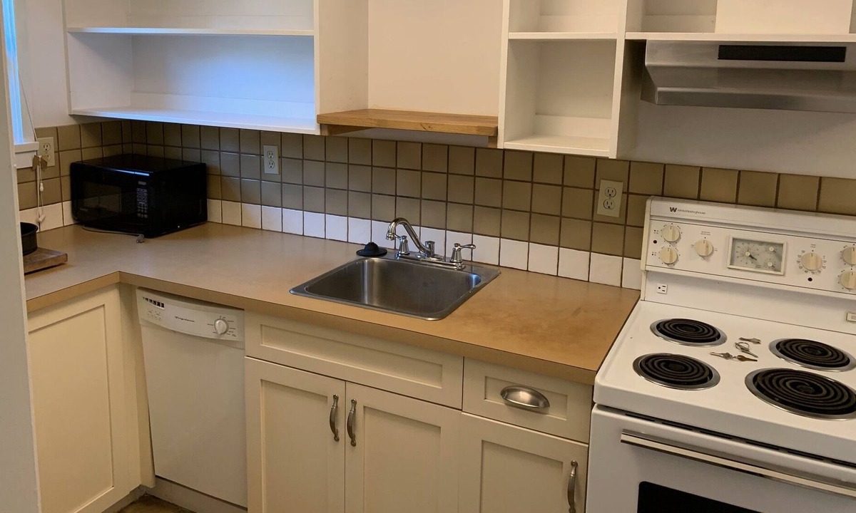 Kitsilano Apartment | great Kitsilano Deal !! 1 month+