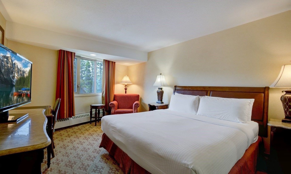 Lake Louise Apartment | Great Location! Cozy Room | Access to Ski Lockers