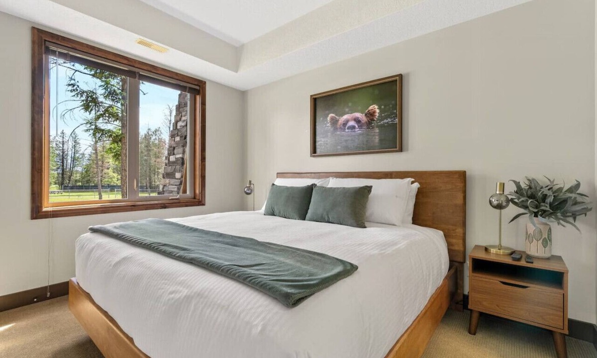 Radium Hot Springs Apartment | Grizzly Springs | Outdoor Pool/Hot Tub | Fireplace