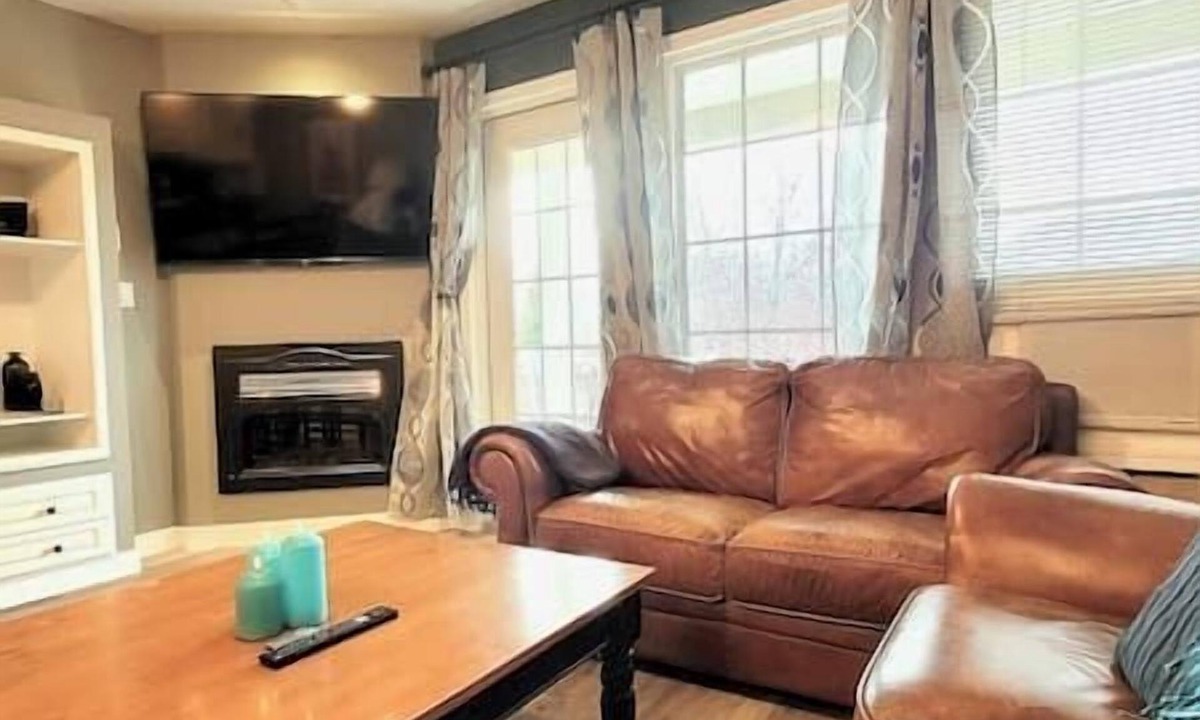 East Kootenay Condo | Ground floor/Mountain View/2 King beds