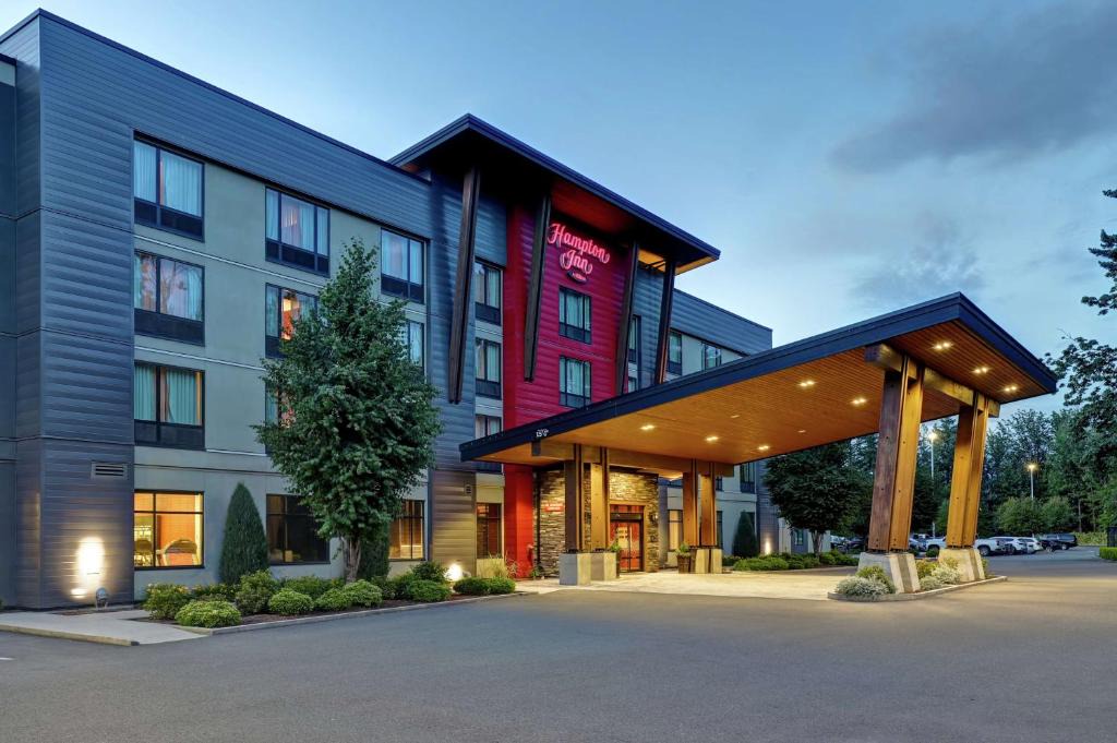 Chilliwack Proper Village West Hotel | Hampton Inn by Hilton Chilliwack