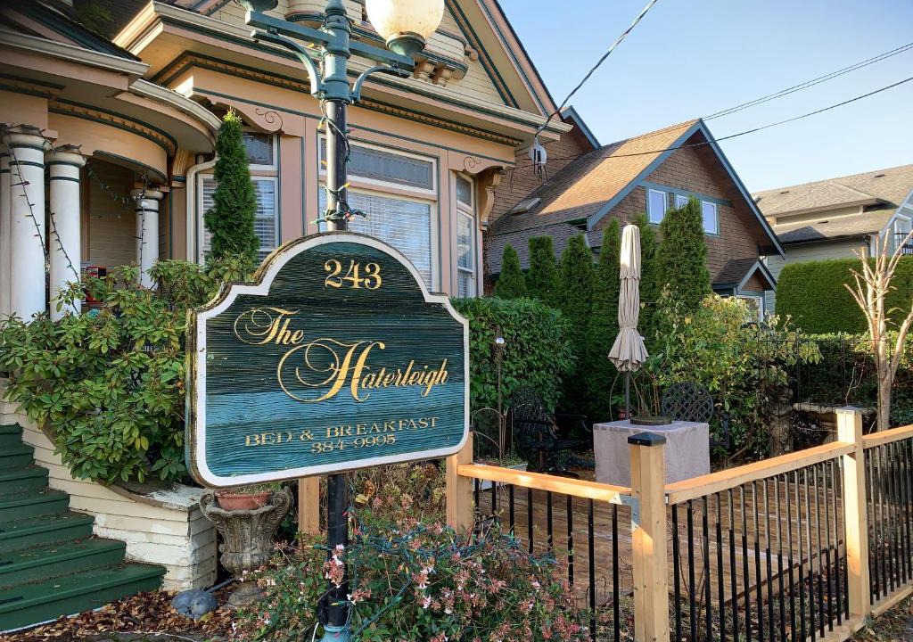 James Bay Bed & Breakfast | Haterleigh Heritage Inn