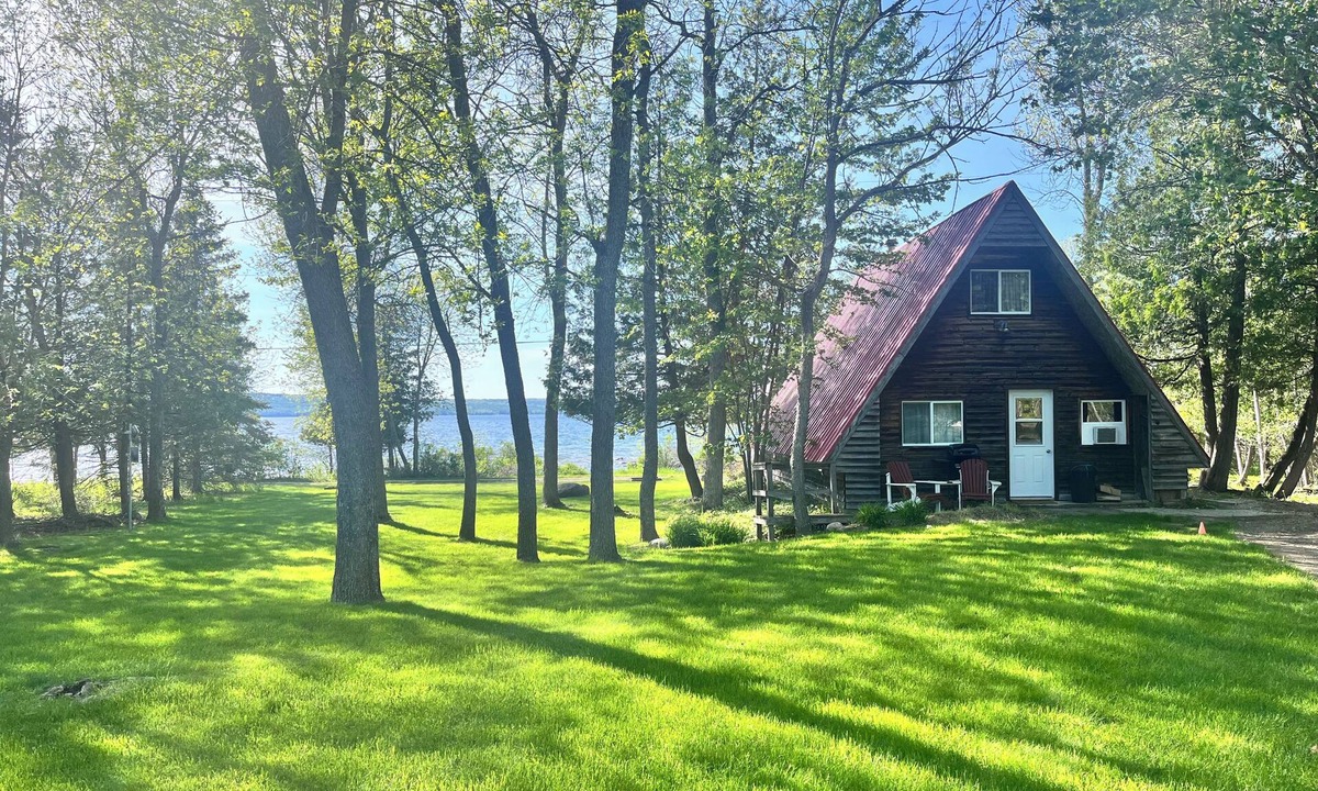 Manitoulin District Cottage | Hawberry Haven - Waterfront, Private Sandy Beach on Mudge Bay, Kagawong