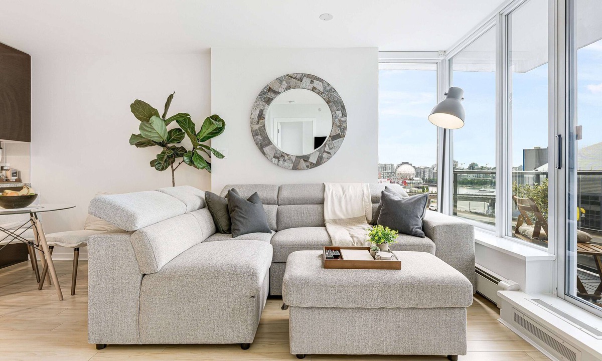 Central Apartment | Heart of Downtown | Parking, Pool, Gym, Office, A/C