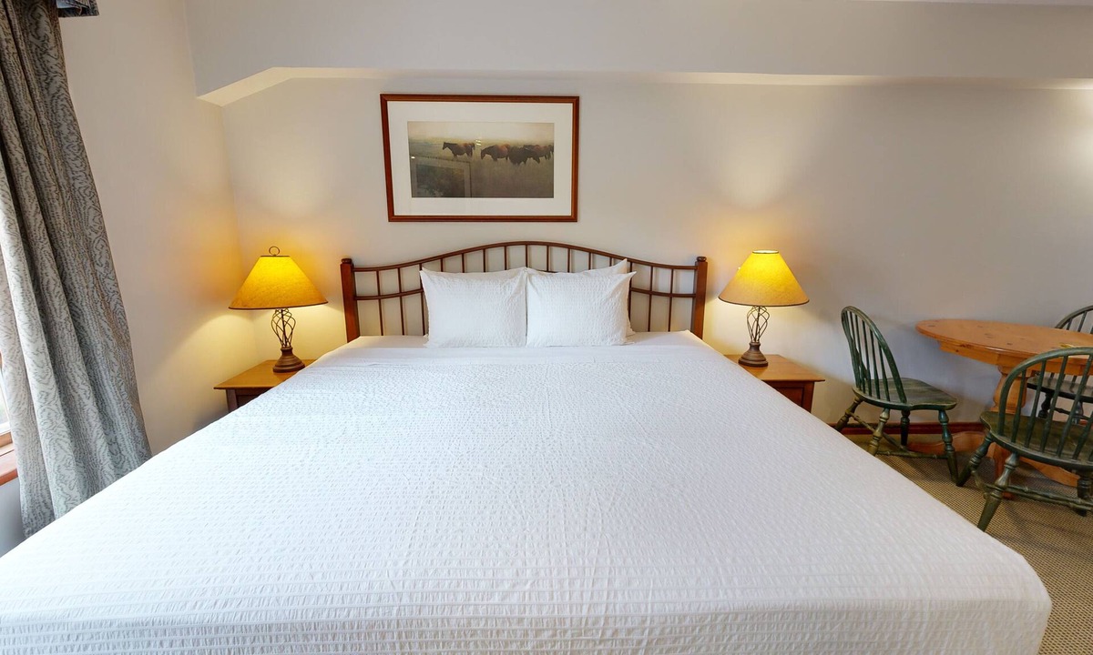 Sun Peaks Hotel | Hearthstone Lodge #312
