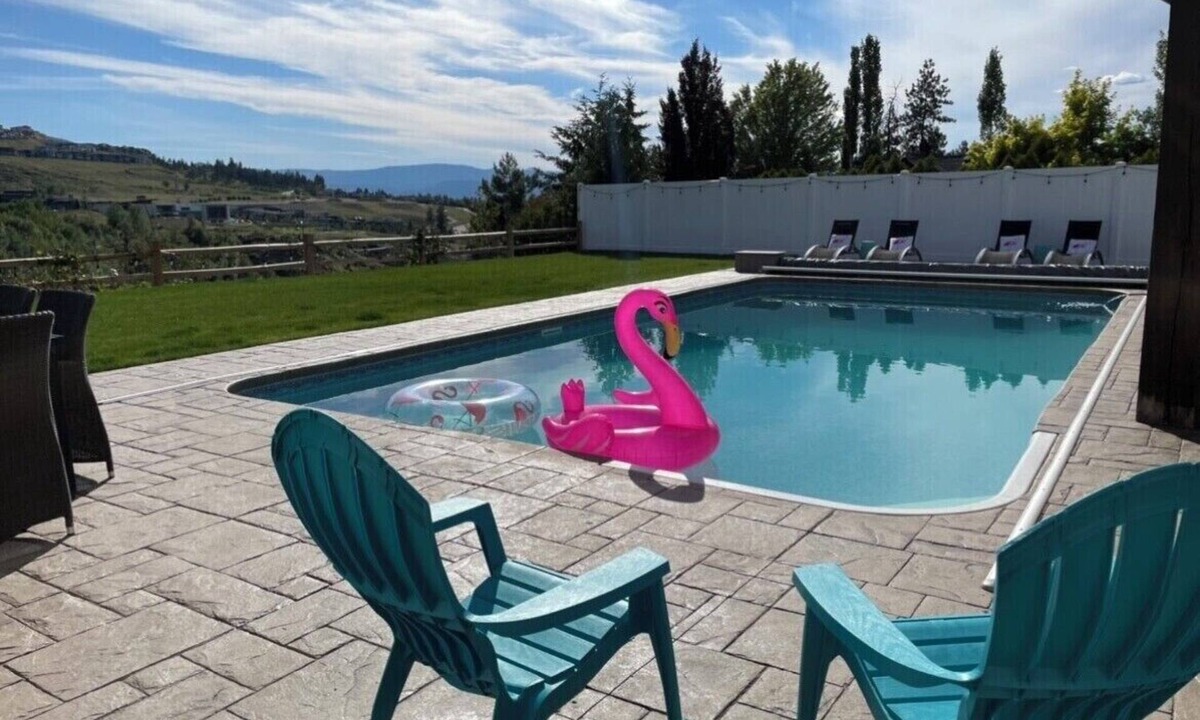 Crawford House | Heated Pool, Hot tub, Chef’s Kitchen, Tesla charging, Sleeps 14