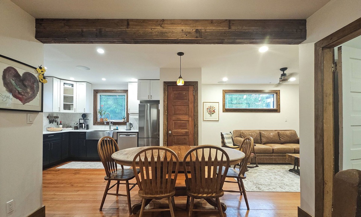 Downtown Eastside House | Heatley Hive Near Downtown & Stadium District MAJOR INTERNATIONAL SPORTING EVENT