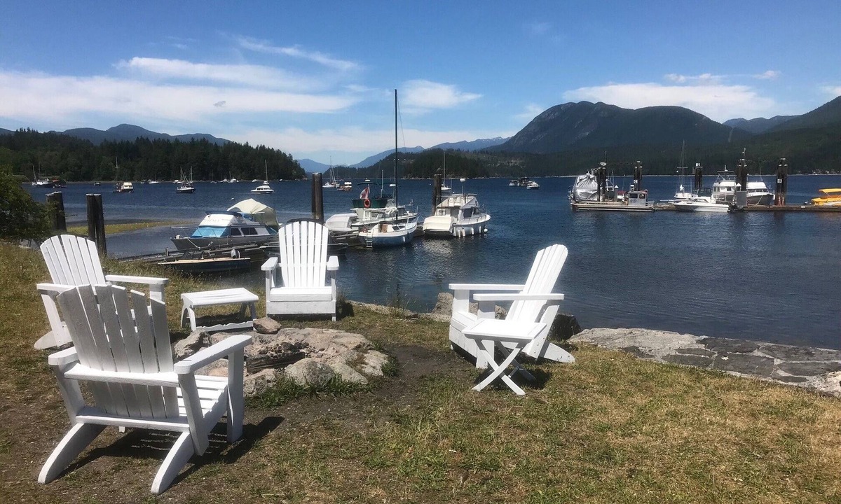 Sechelt Cabin | Heron Cabin on the water with beach access