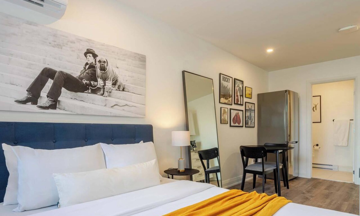Latin Quarter House | Hideaway Studio heart DT MTL