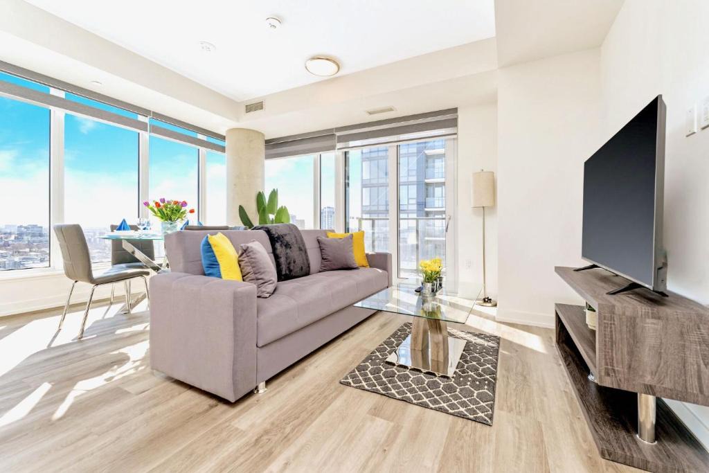 Kitchener Apartment | High Rise 1BR Building w Gorgeous Views