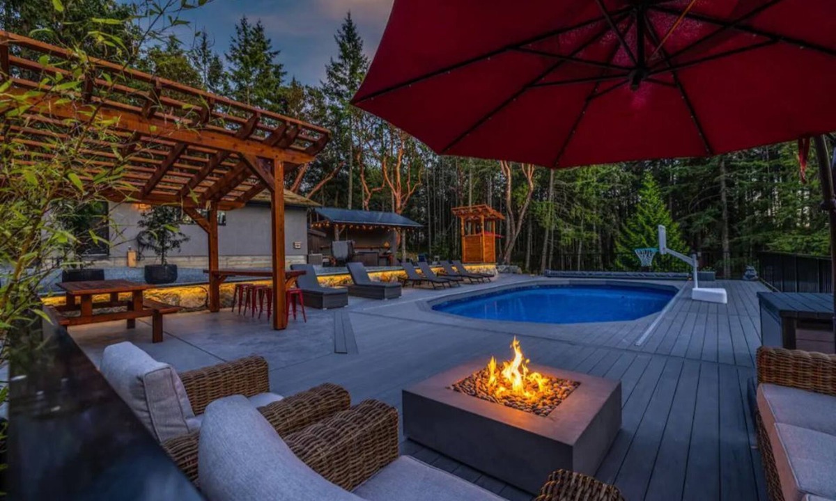 Highlands House | Highlands Oasis BC