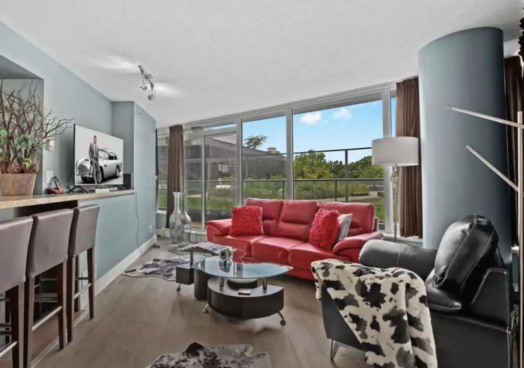 Crosstown Apartment | Hip Luxury Apartment - Best Downtown Location!