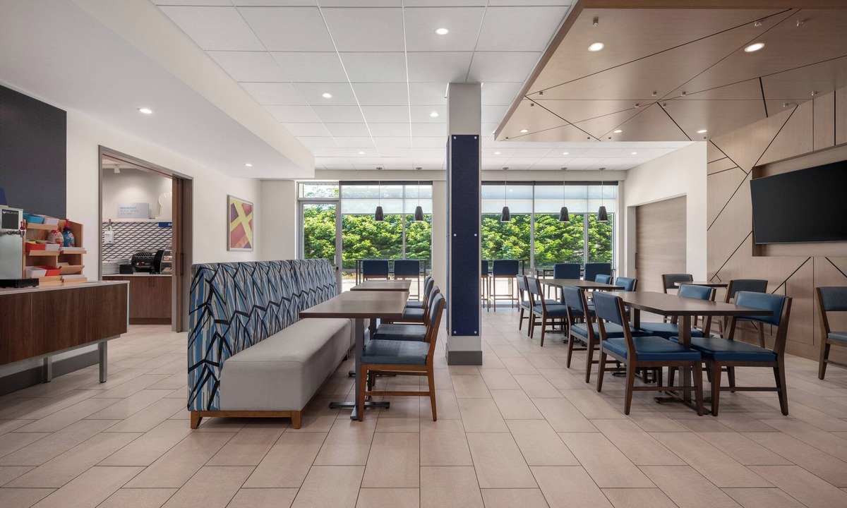 Courtenay Hotel | Holiday Inn Express & Suites Courtenay - Comox by IHG