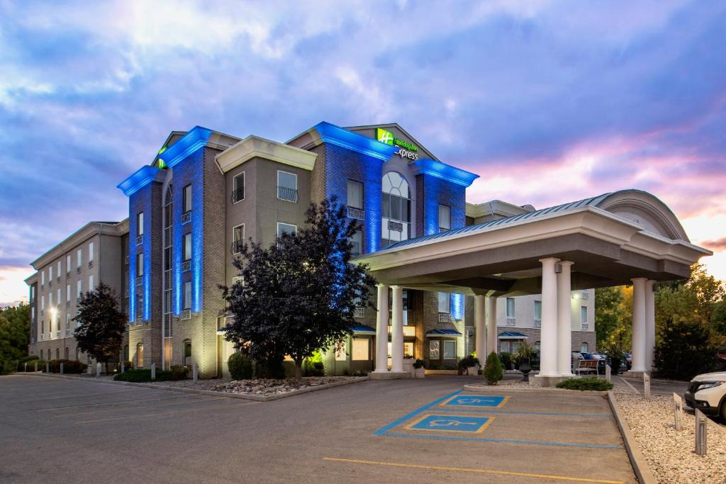 Saskatoon Downtown Hotel | Holiday Inn Express & Suites Saskatoon Centre by IHG