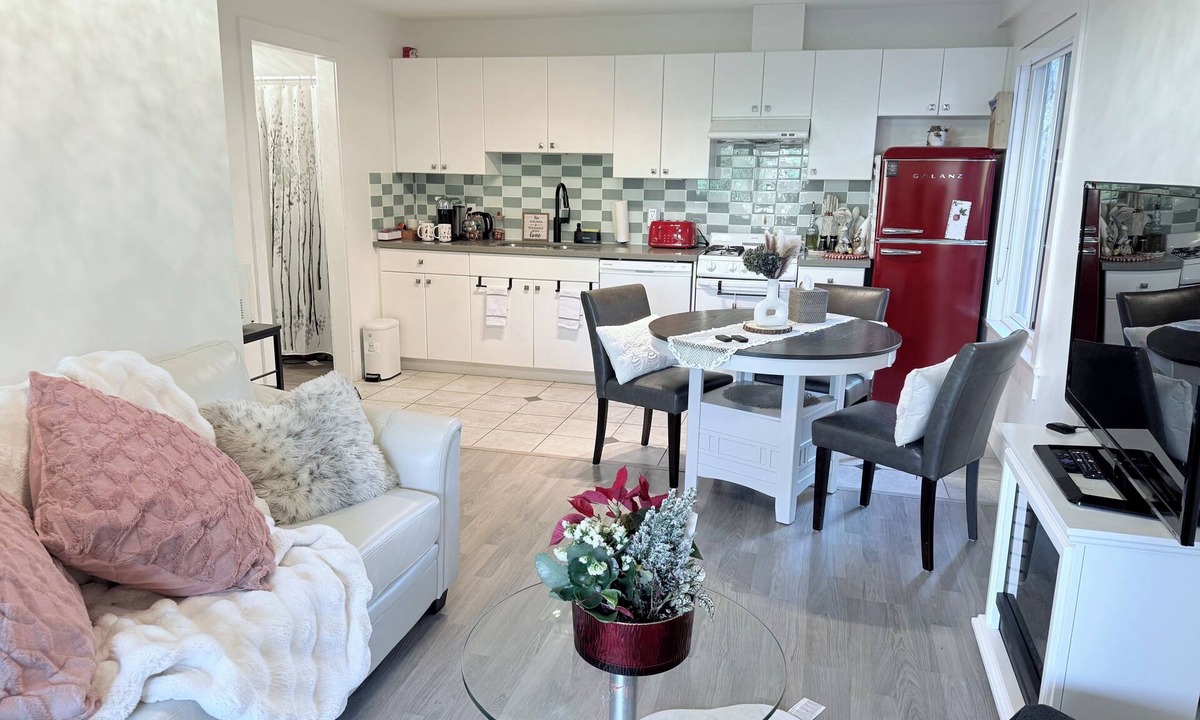 Walnut Grove House | Home away from Home | Walnut Grove - Langley