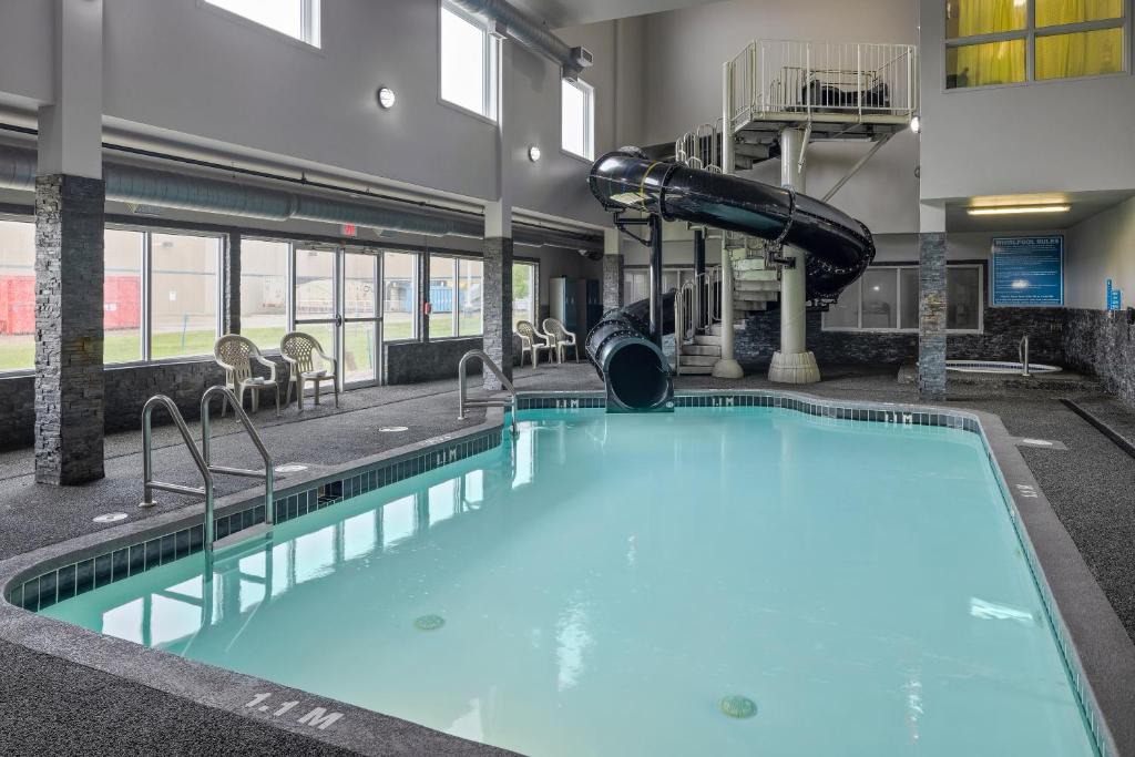 Regina Hotel | Home Inn & Suites Regina Airport