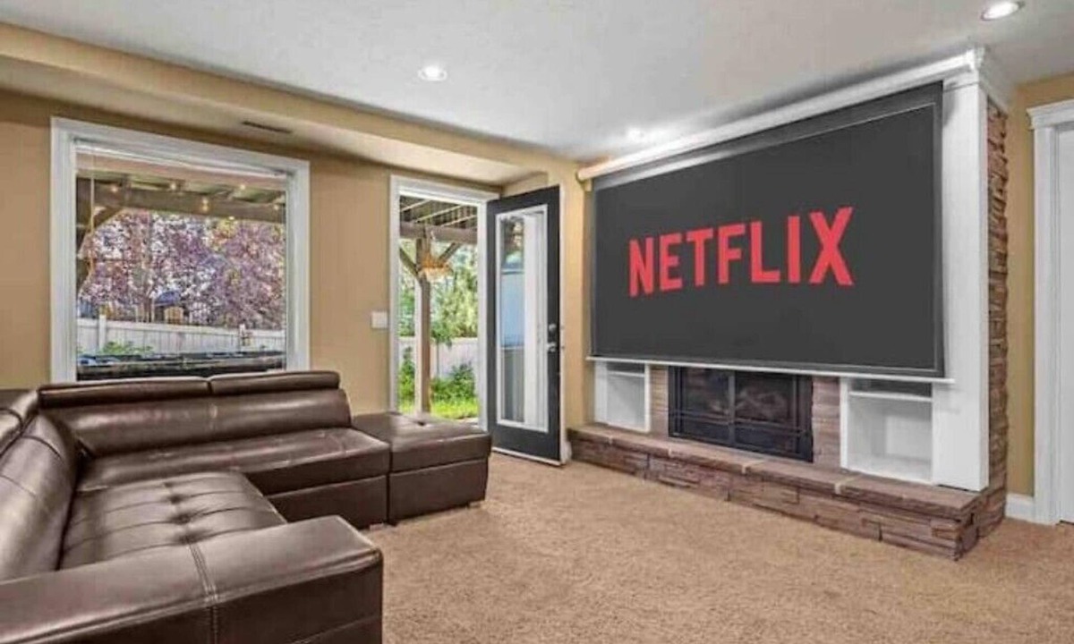 Calgary House | Home with Hot Tub & Home Theatre