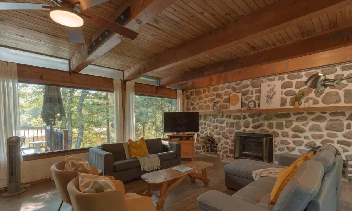 Brebeuf Ski Chalet | Hot Tub on the River with BBQ & Fire Pit
