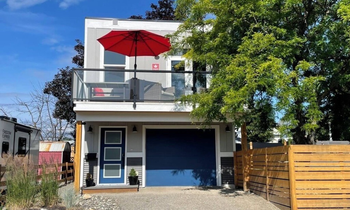 East Hill House | House of the Rising Sun