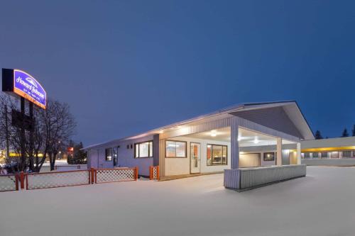 Edson Hotel | Howard Johnson by Wyndham Edson