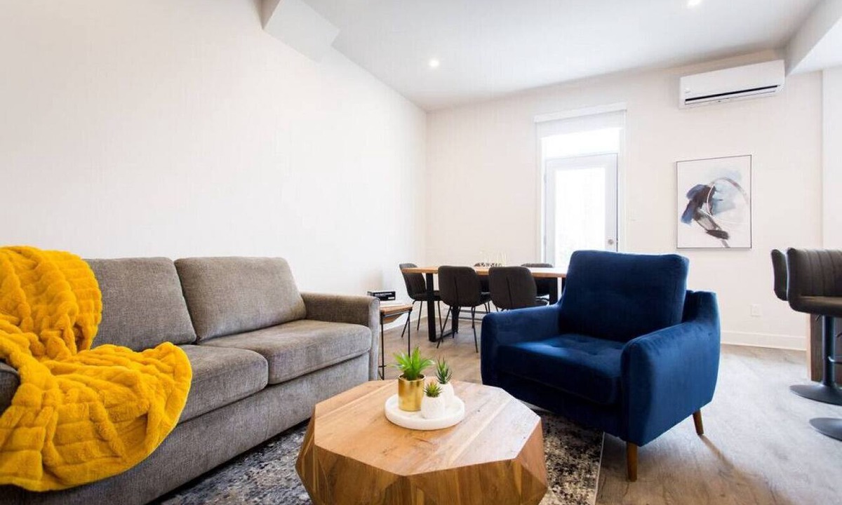 Mile End Apartment | Huge 2 Bdr with Balcony in Mile End by Denstays